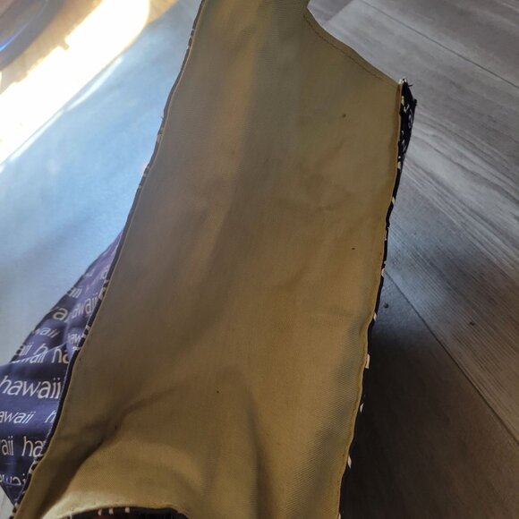 Hawaii Print Canvas Tote Bag With Bamboo Handles & Snap Closure - Picture 4 of 8